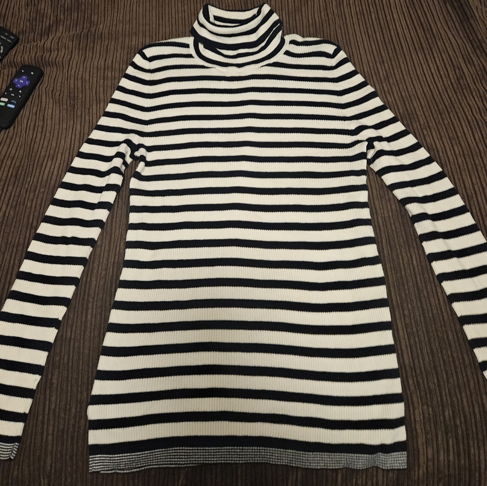 GAP Black and White Striped Turtleneck Sweater - Picture 5 of 5